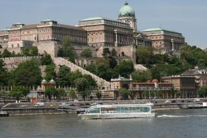 Budapest Cruise and Guide on Duna Bella Boat