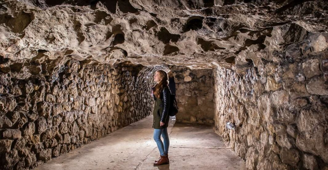 Labyrinth under the Buda Castle Hill Budapest Cave Tour Buda